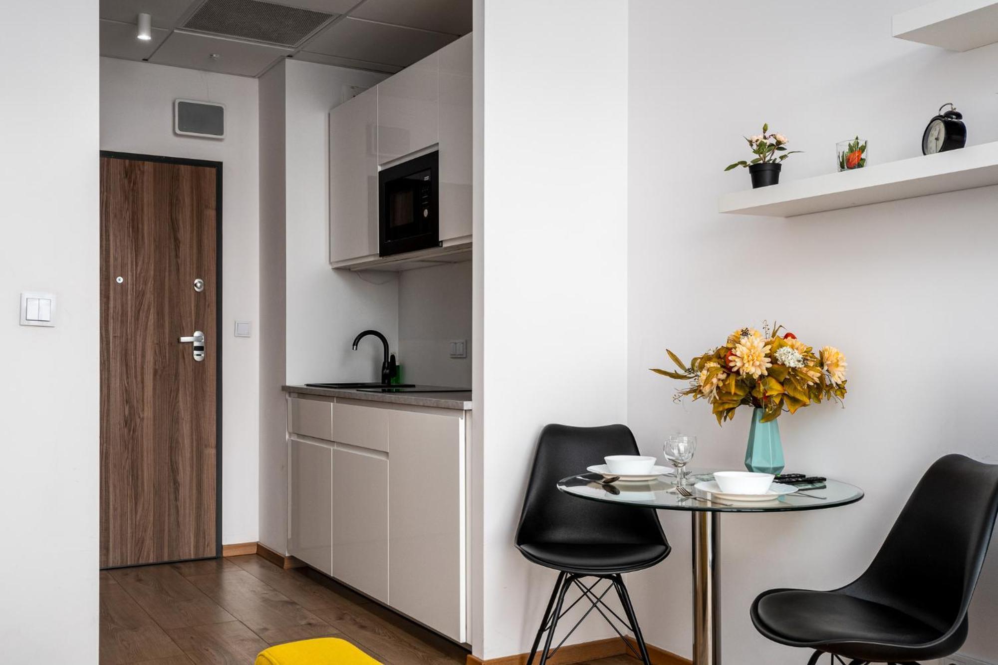 Prymasa Tysiaclecia 83A Free Garage By Perfect Apart Варшава Экстерьер фото